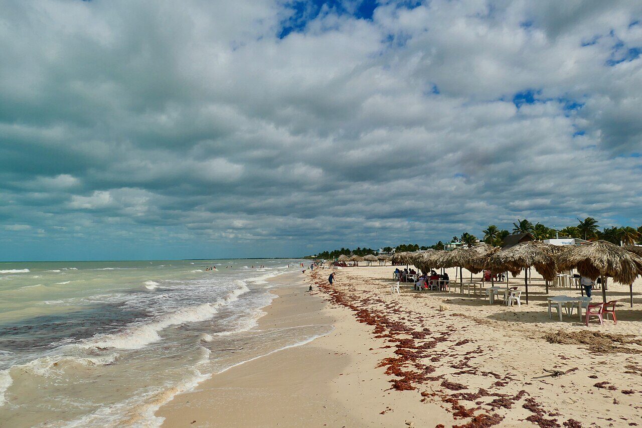 Vista costera de Sisal, Yucatán
